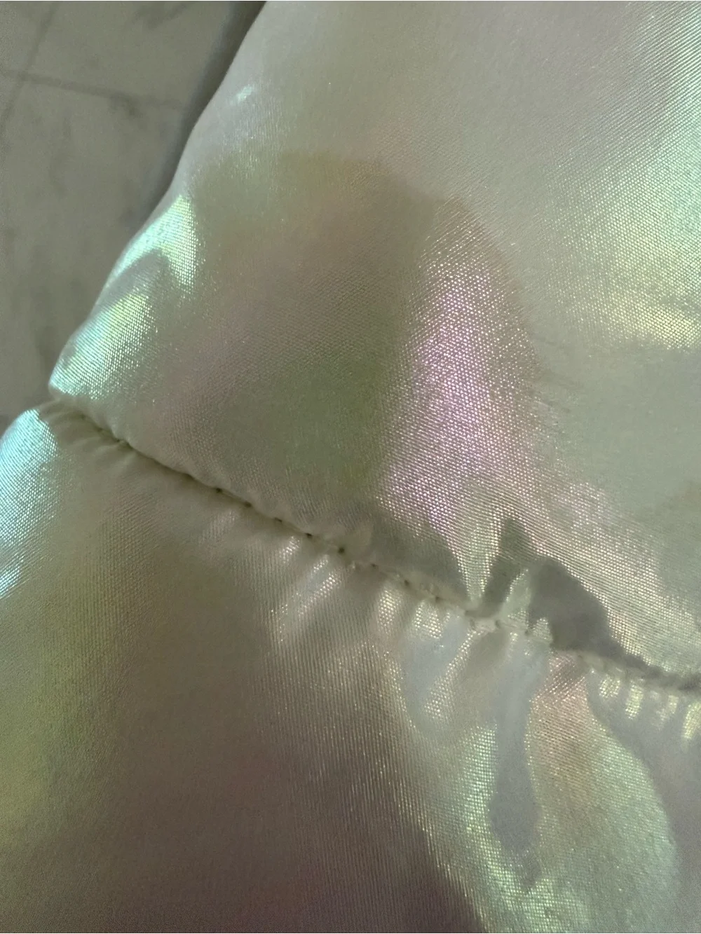 GAP shiny iridescent